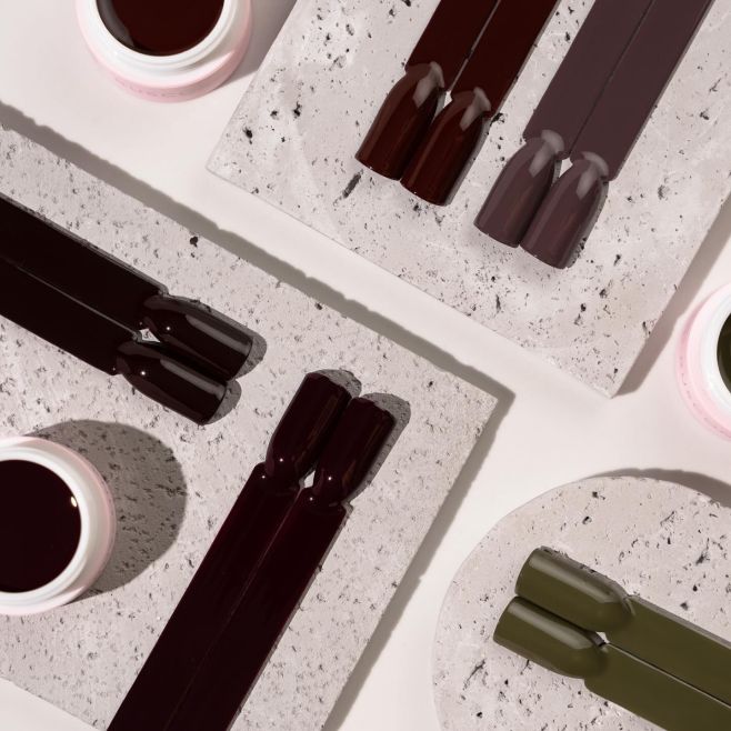 TO TICHO PŘED ZIMOU 🤍🩷 Tmavé odstíny mají v sobě něco, co se nedá vysvětlit. Trochu tajemství, trochu elegance, jsou...